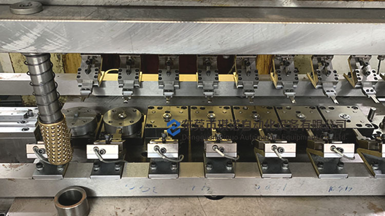 三次元沖床機(jī)械手 三次元沖床機(jī)械手