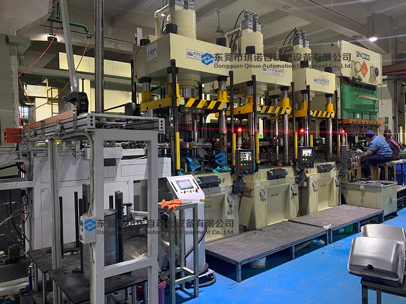 多臺(tái)連線沖壓機(jī)械手